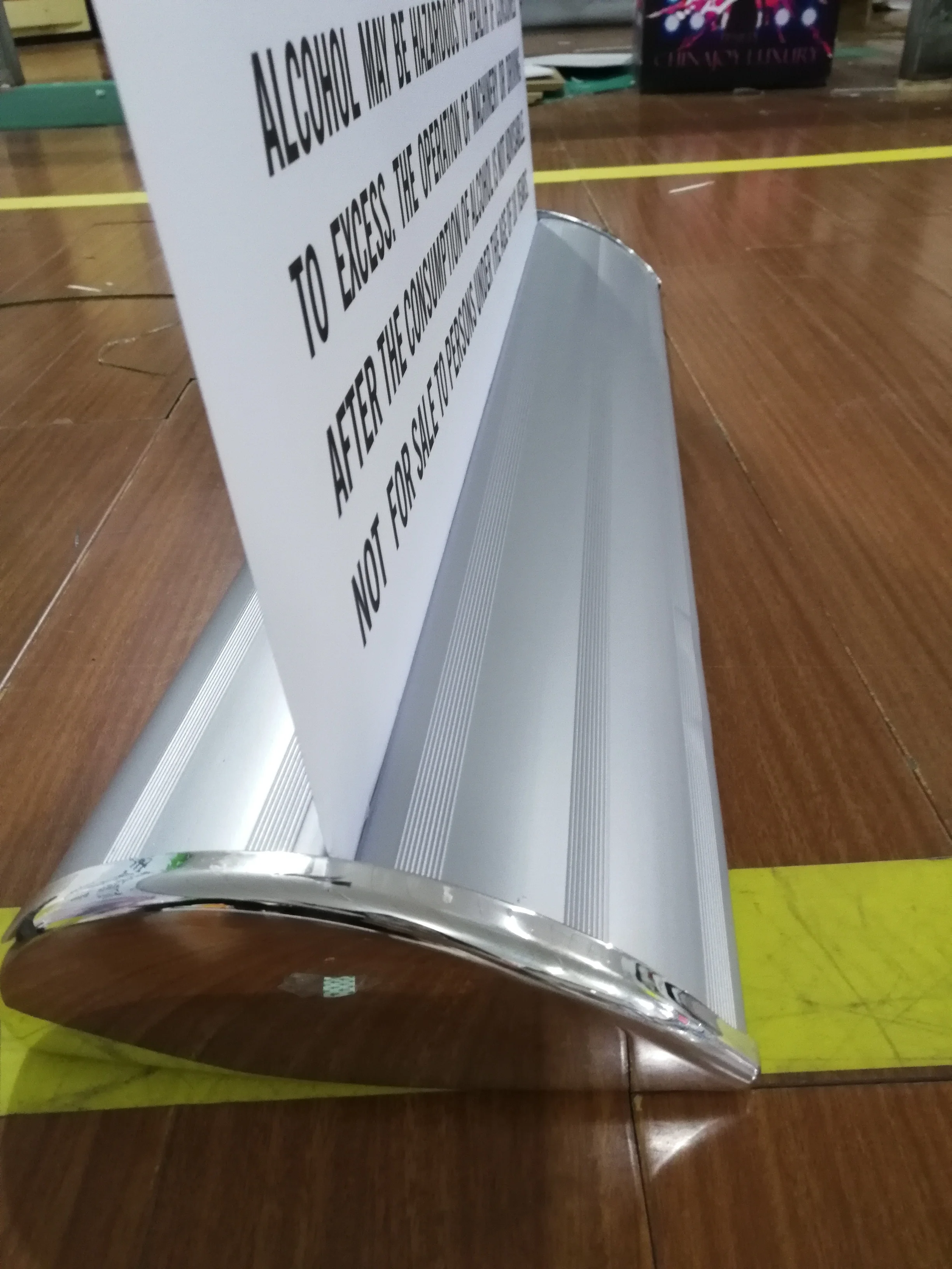 China custom low price horizontal roll up stand standee banner