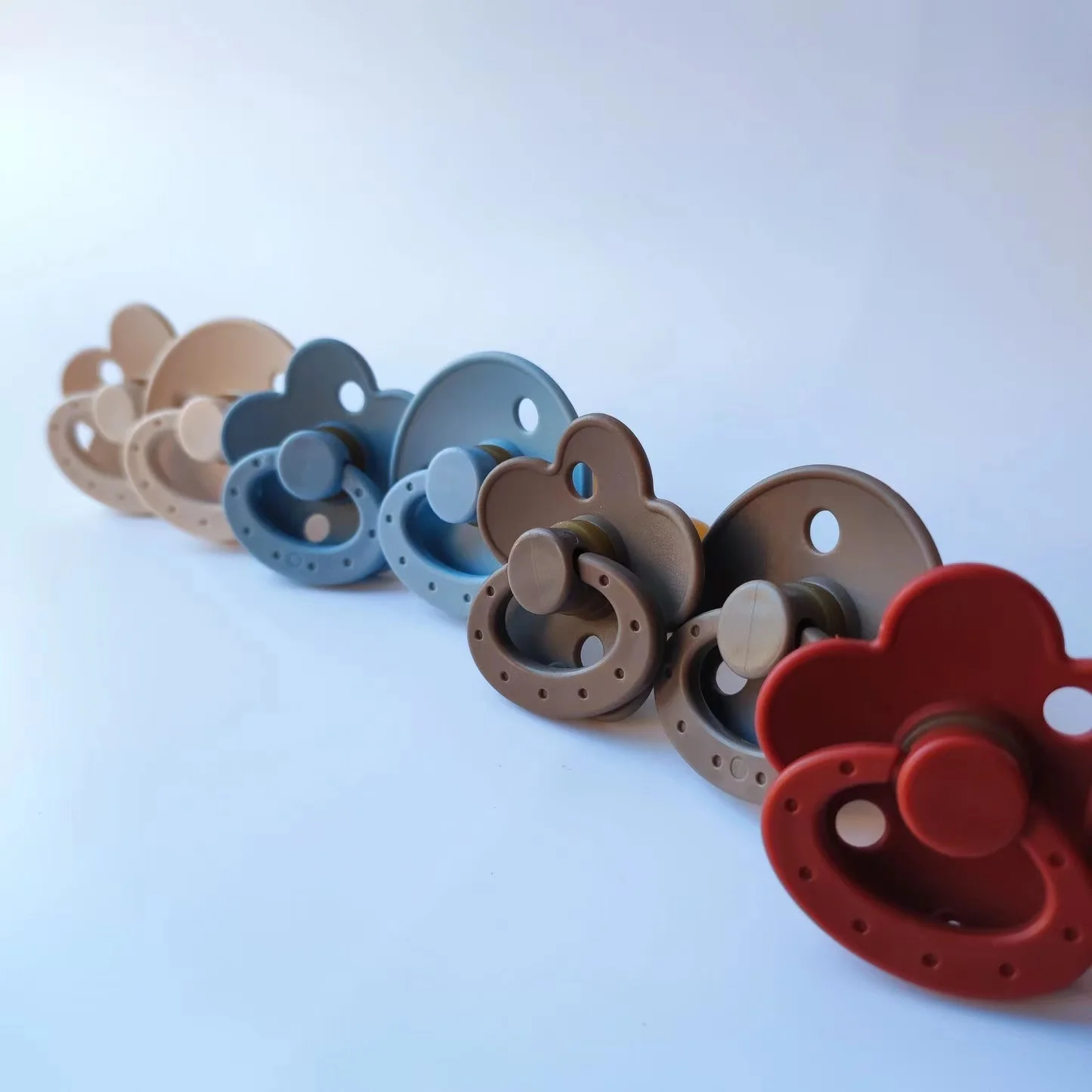 Customized Eco-friendly Comfortable Infant Pacifier Dishwasher Safe Waterproof BPA Free Cutie Soother Silicone Baby Pacifier