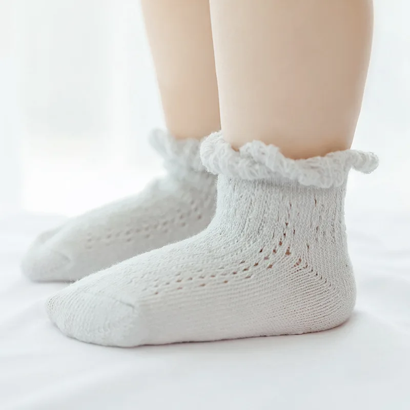 Нескользящие бесшовные сетчатые кружевные носки для новорожденных хлопковые с ушками и рюшами дышащие