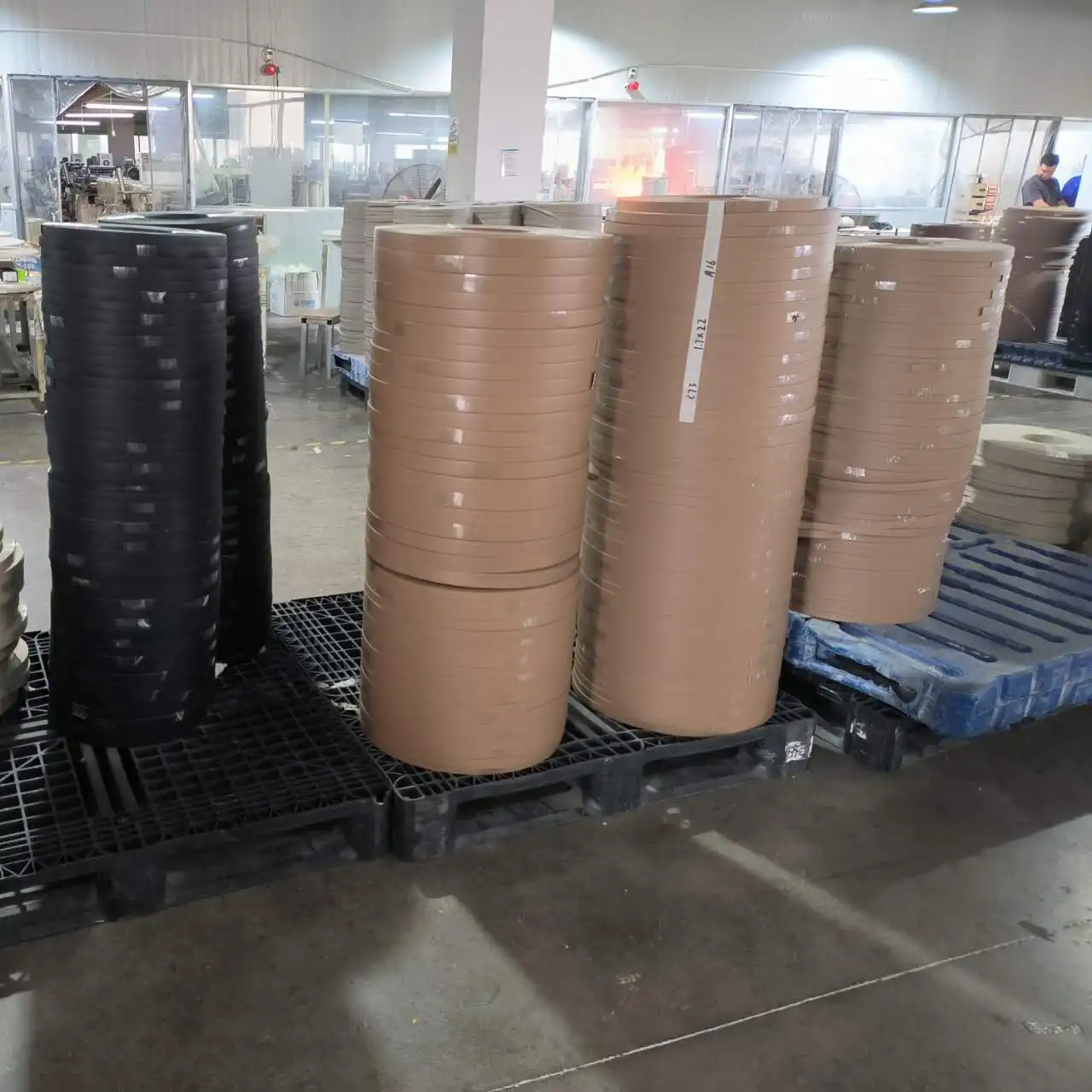 Host selling Furniture fitting extruded Edge Banding Machine with PVC Tape Wood and ABS for Cabinet Application