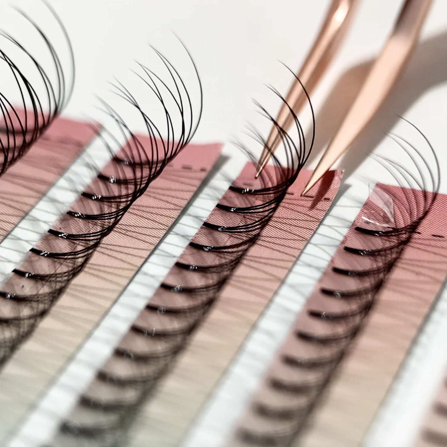 Wholesale pre made eyelash extension fanned 5d 6d 3d eyelash extension easy fans mega volume Lashes premade fans Lash extensions