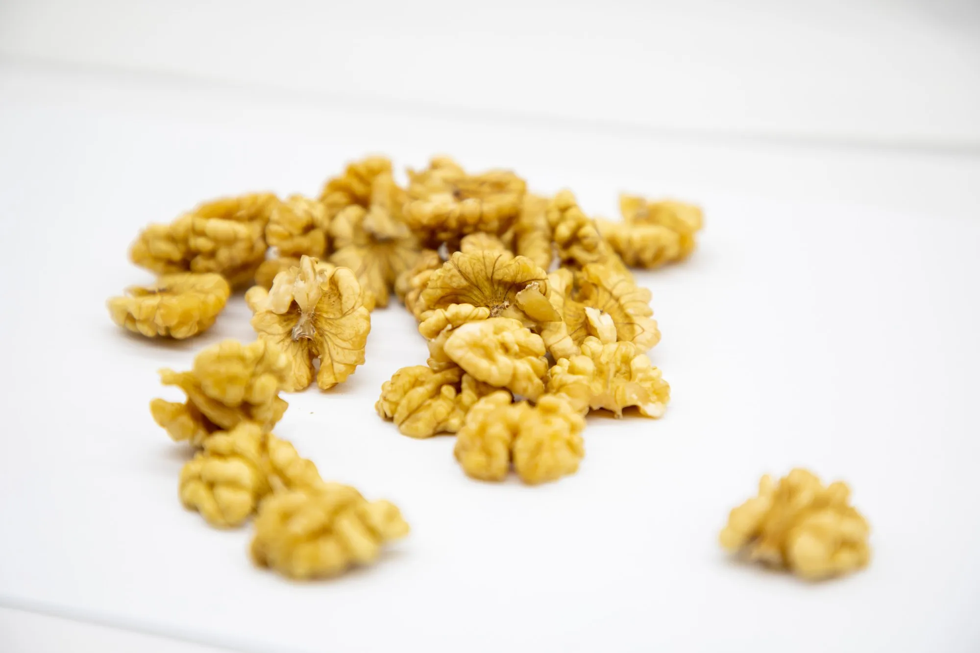 Healthy snack top grade organic walnut kernels peeled walnuts nuts in bulk from Uzbekistan manufacturer