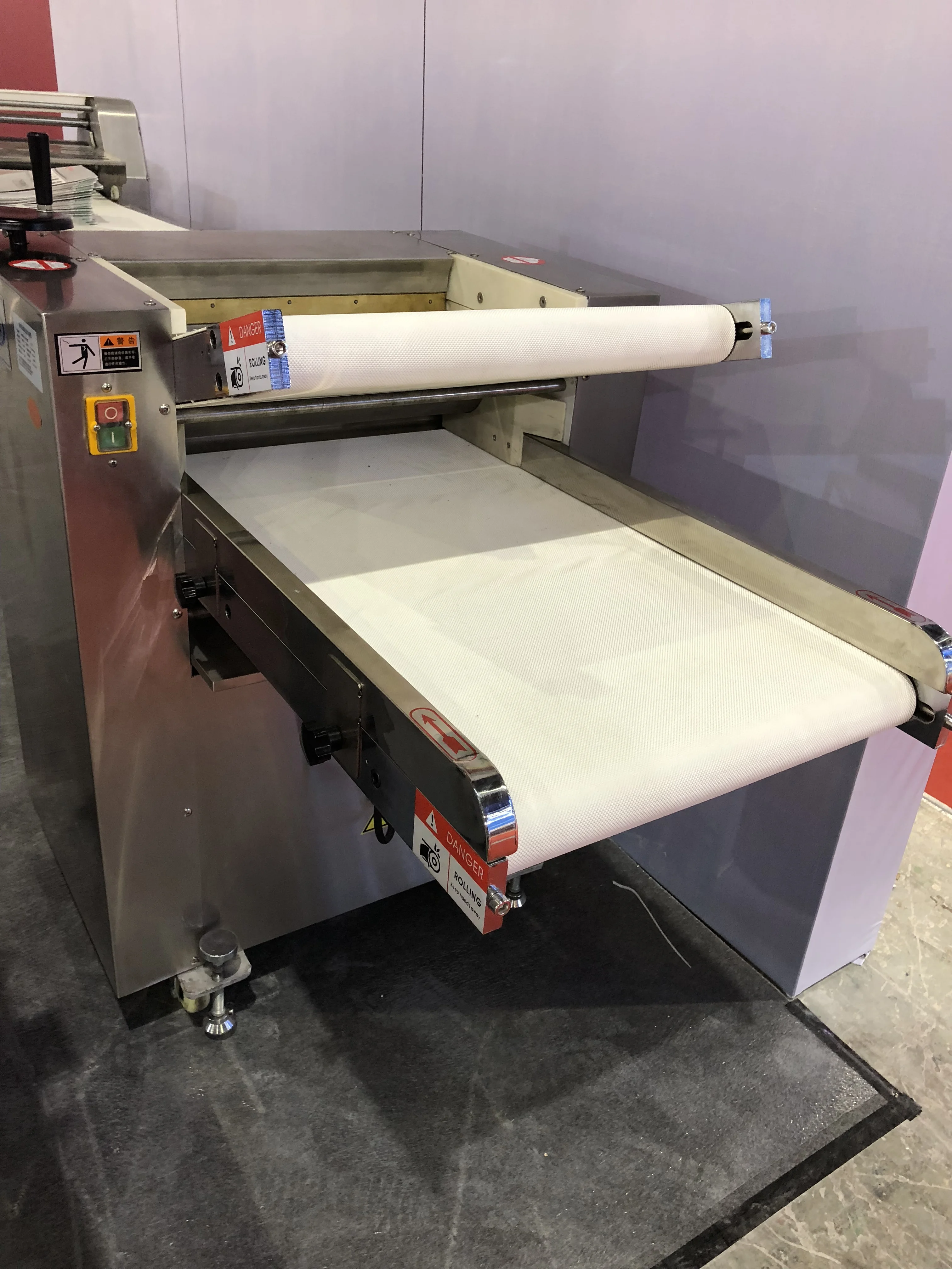 Automatic Dough Press Machine Pastry Dough Sheeter Machine Dough Flat Sheeter Machine