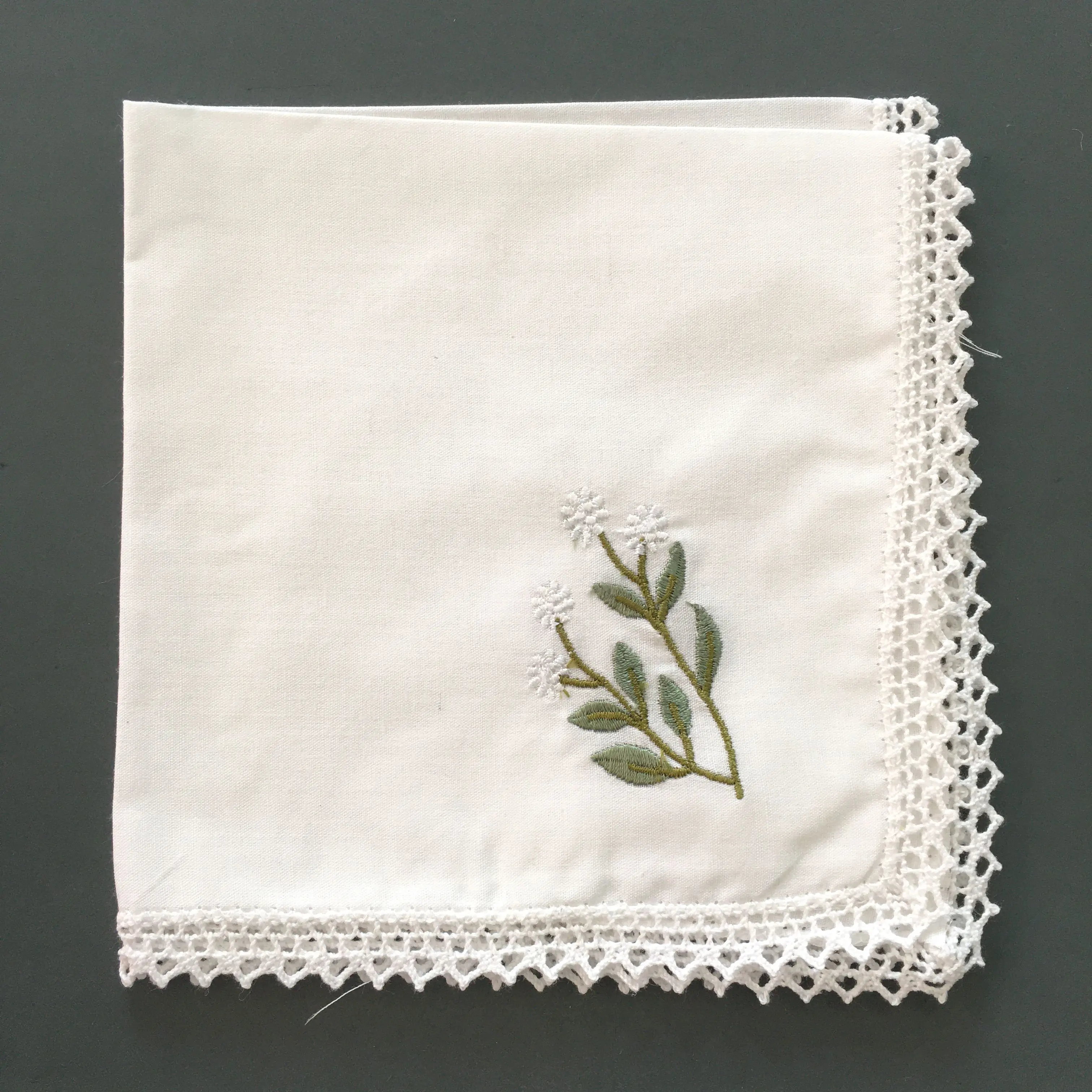 Свадебный белый вышитый носовой платок