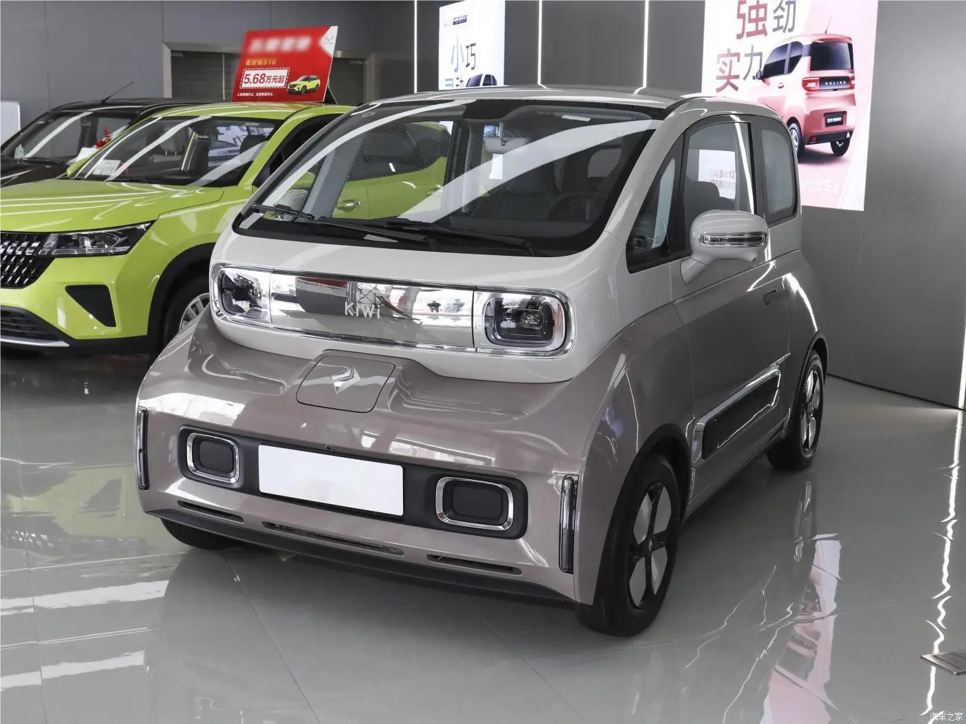 Hot sale New mini cars Wuling Baojun KiWi EV car urban 4 wheel Left Drive  vehicles Cheap electric mini car for adult KiWi