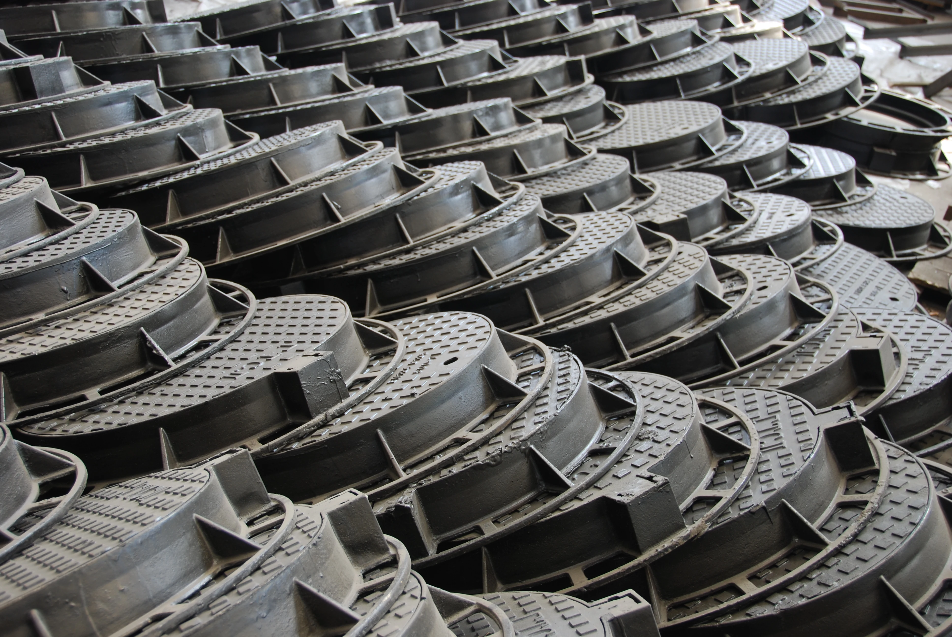 Customize Water Road Application Resin Sand Casting Well Manhole Cover Manufacturer