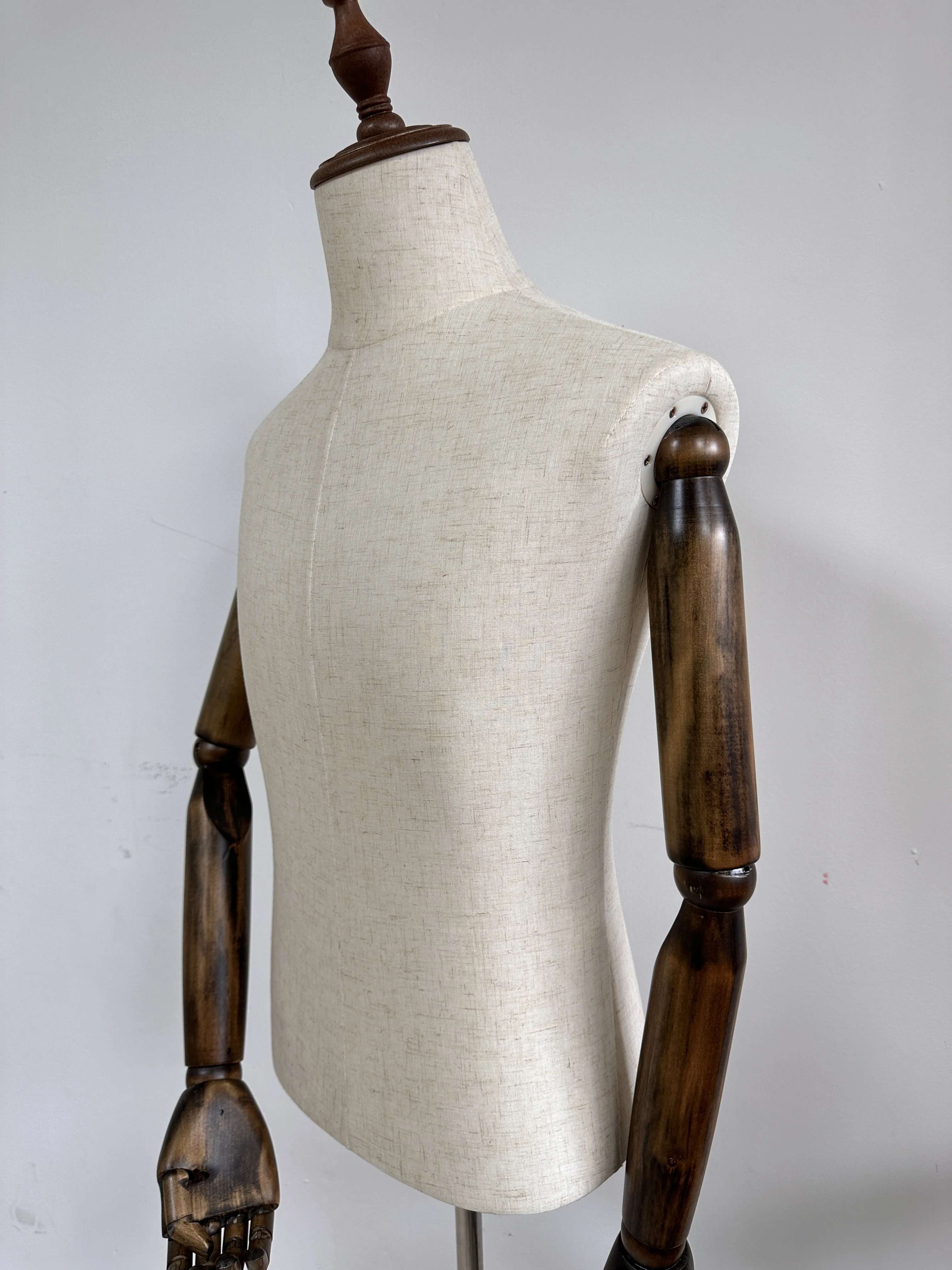 High Quality Wholesale Flexible Wooden Arms Male Suit Mannequin For Display Adjustable Half Body Male Mannequin