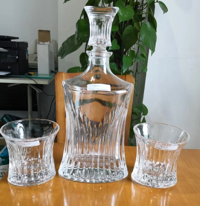 NOVARE Wholesale Custom Square Whiskey Glass Set Bottle Whiskey Decanter Set with Custom Gift Box