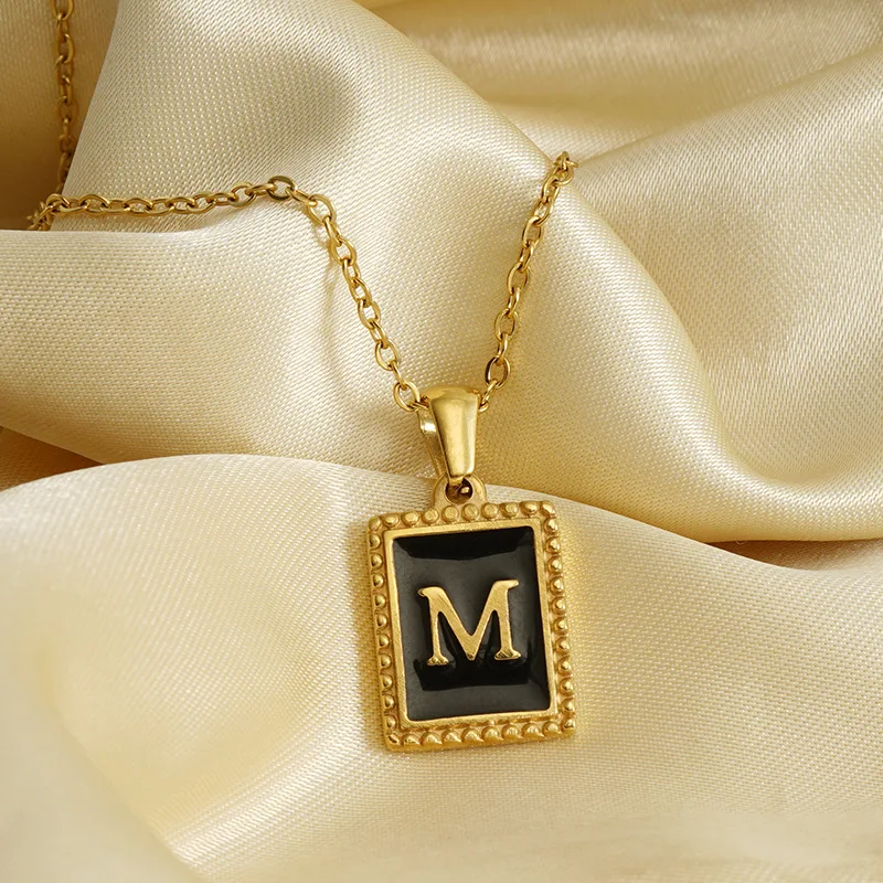 Minimalist Stainless Steel 26 Letter Pendant Necklace A-Z Alphabet Four-leaf Clover Nacre Shell Charm Cute Featuring Emerald