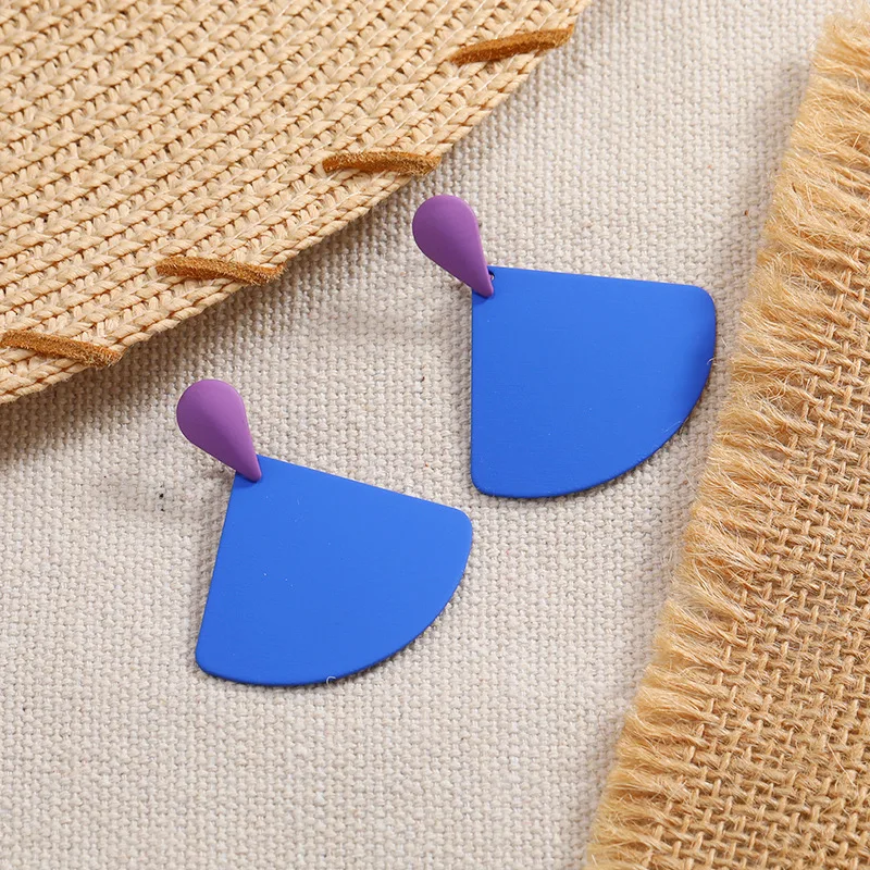 KL OEM pendientes redondos grandes  de colores 2023 New design simple fashion spray paint matte fan shape colorful stud earrings