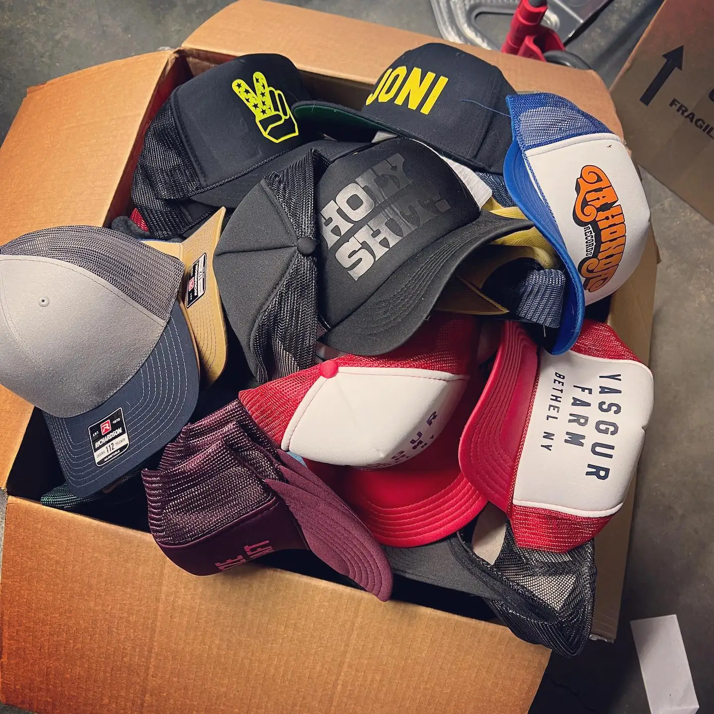 2022 Puff Print High Quality Custom Embroidery Polyester Trucker Hat Manufacture Blank Foam Trucker Hats