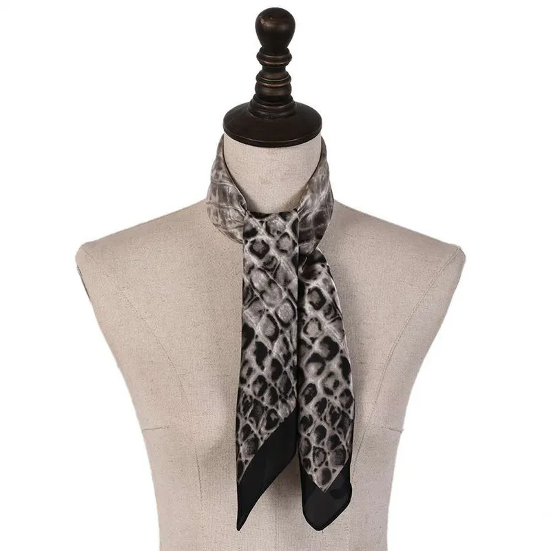 Оптовая продажа 2021 Новые короткие шейный платок 70 см роскошные Леопардовый шейный платок