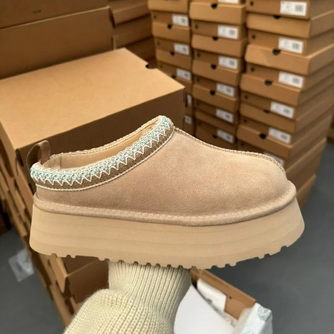 wholesale Custom Winter Premium Fashionable  Warm Boots Soft Sheepskin Fur Platform Slippers for Women