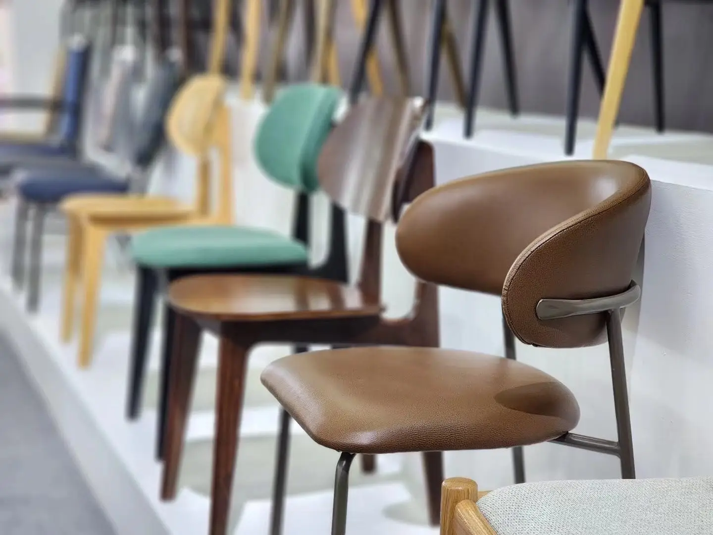 Commercial Furniture Light Luxury Style Metal Frame Chair For Restaurant Hotel Room Dining Bar Table And Chair Set