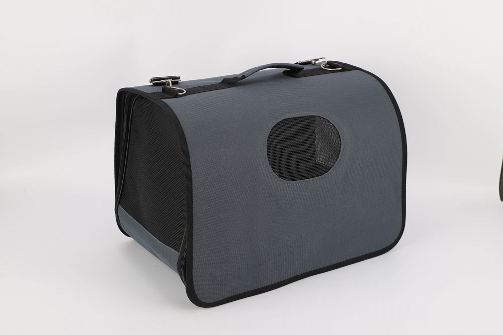 Cozy Friendly Pet Carrier Durable Polyester Fabric Fluffy Filling Comfortable 100% Polyester Fluffy Filling Pet Carrier