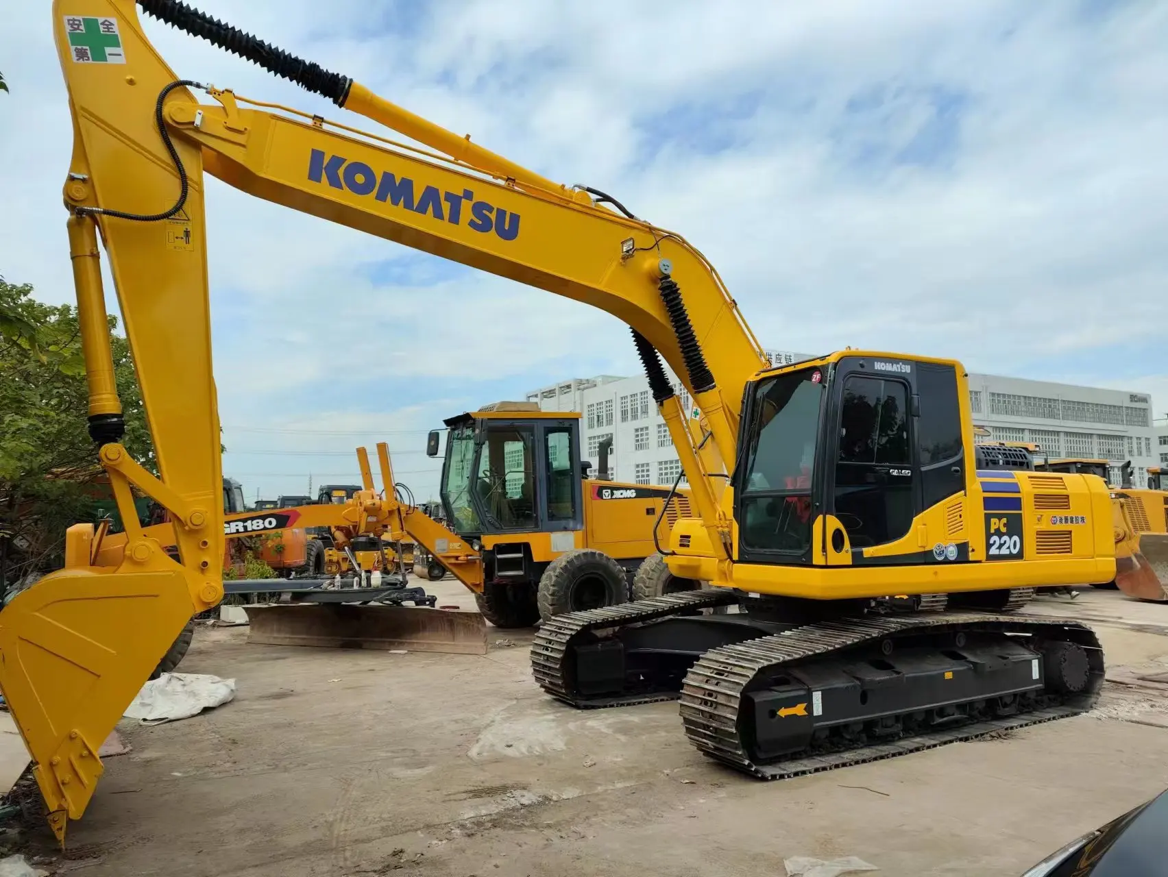 Используемый гусеничный экскаватор komatsu pc220-8 высокого качества pc 200