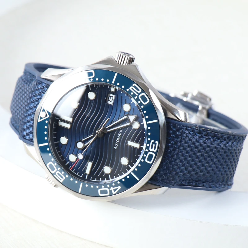 40mm Men Watch NH35 Automatic Movement Sea Sports Master Style Green Luminous Sapphire Steel Wristwatch Rubber Strap Blue Dial