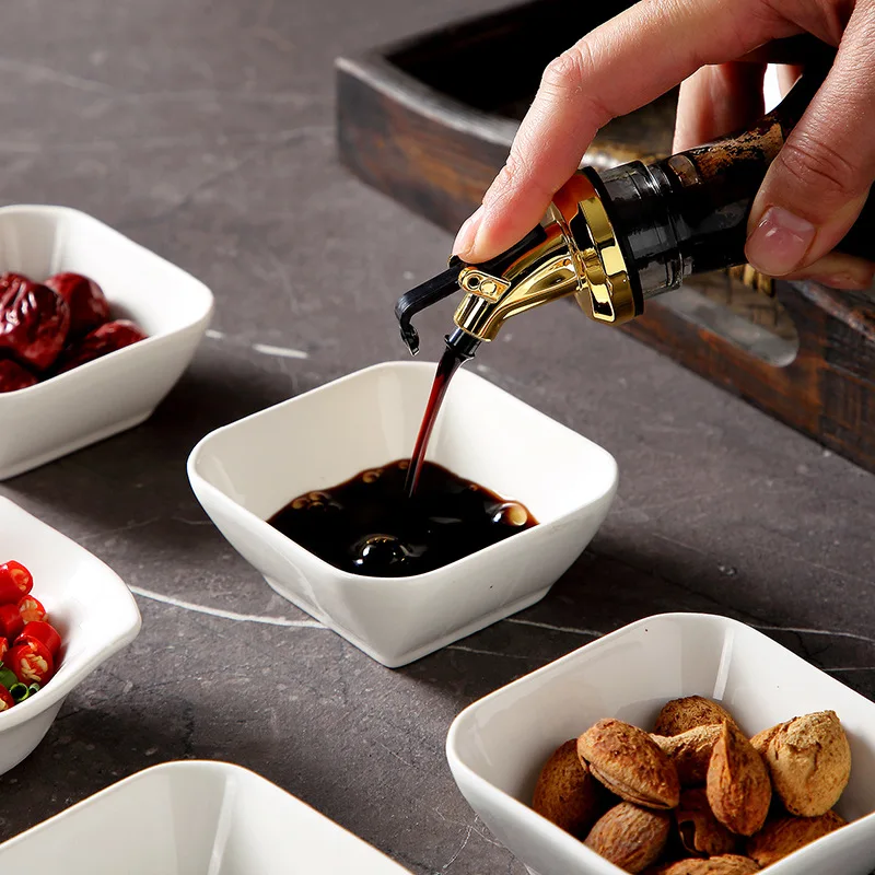 Hot Selling porcelain food dish small soy sauce dipping flower shaped ceramic dish Japanese bowl dish