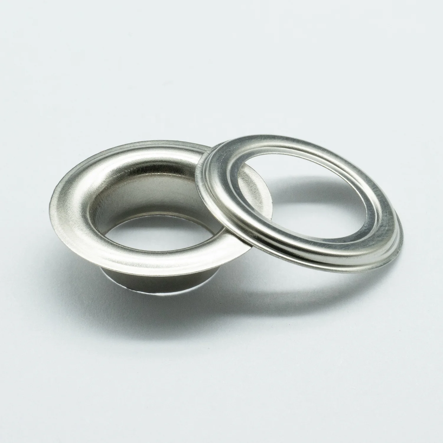 Metal eyelet for tarpaulin eyelet