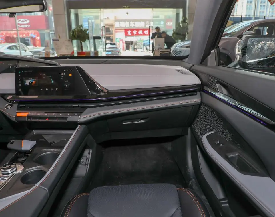 2023 автомобиль Changan Uni V Auto Sedan отличный 1 5 T благородная пилотная модель с 2 0 спортивной версии левая коробка передач из Китая