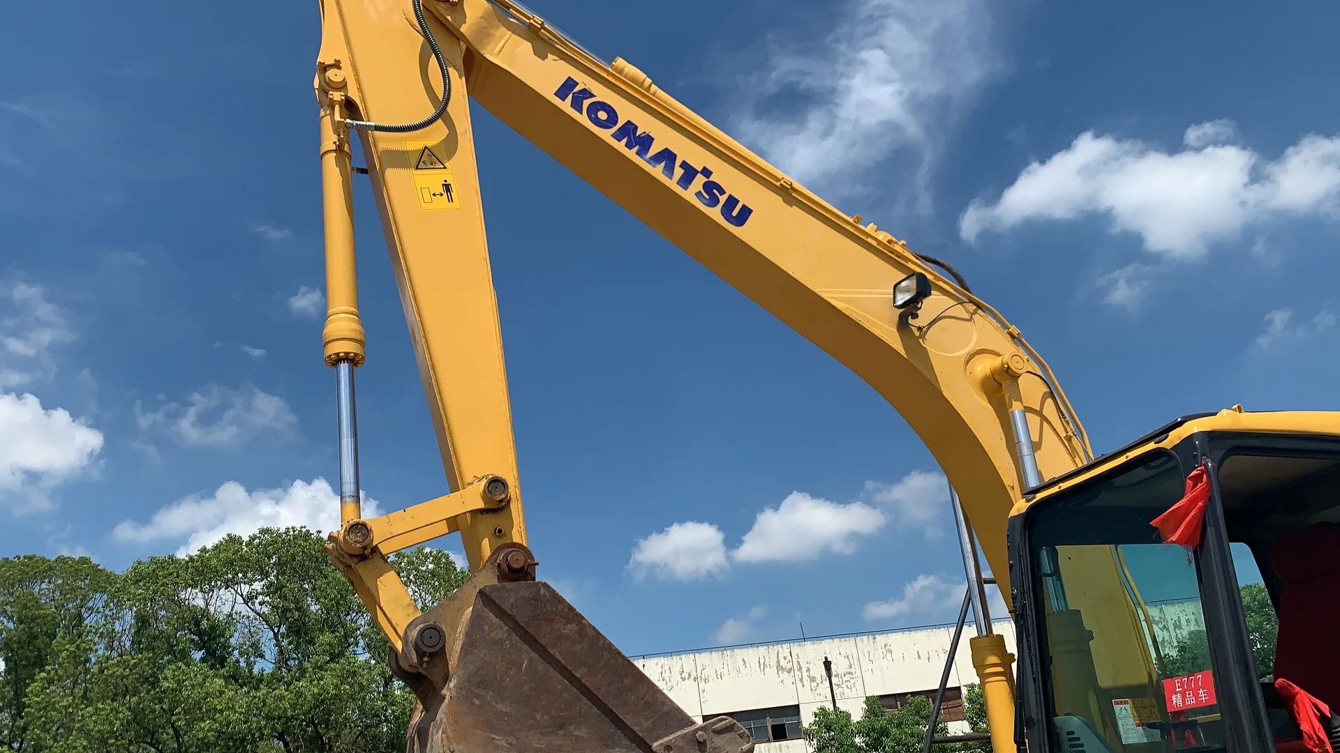 Бывший в употреблении Японский мини-гусеничный экскаватор KOMATSU PC130 13 тонн с ковшом 0 53