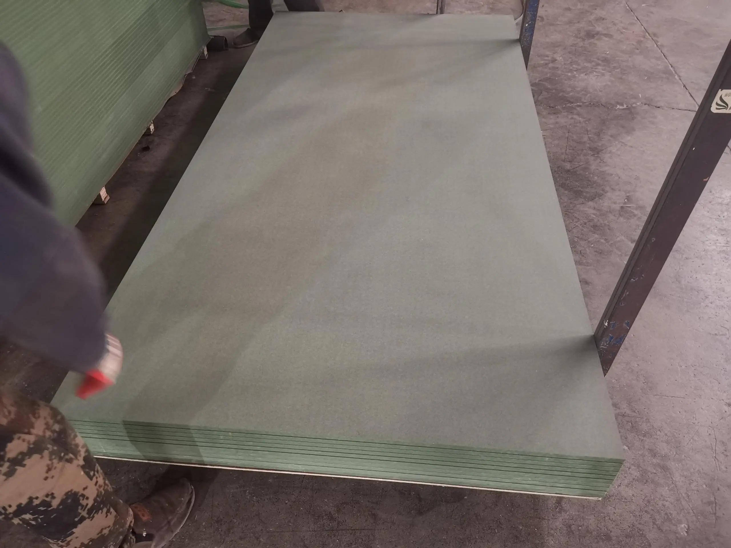 4mm 6mm 9mm 12mm Waterproof Green Hmr Mdf Board