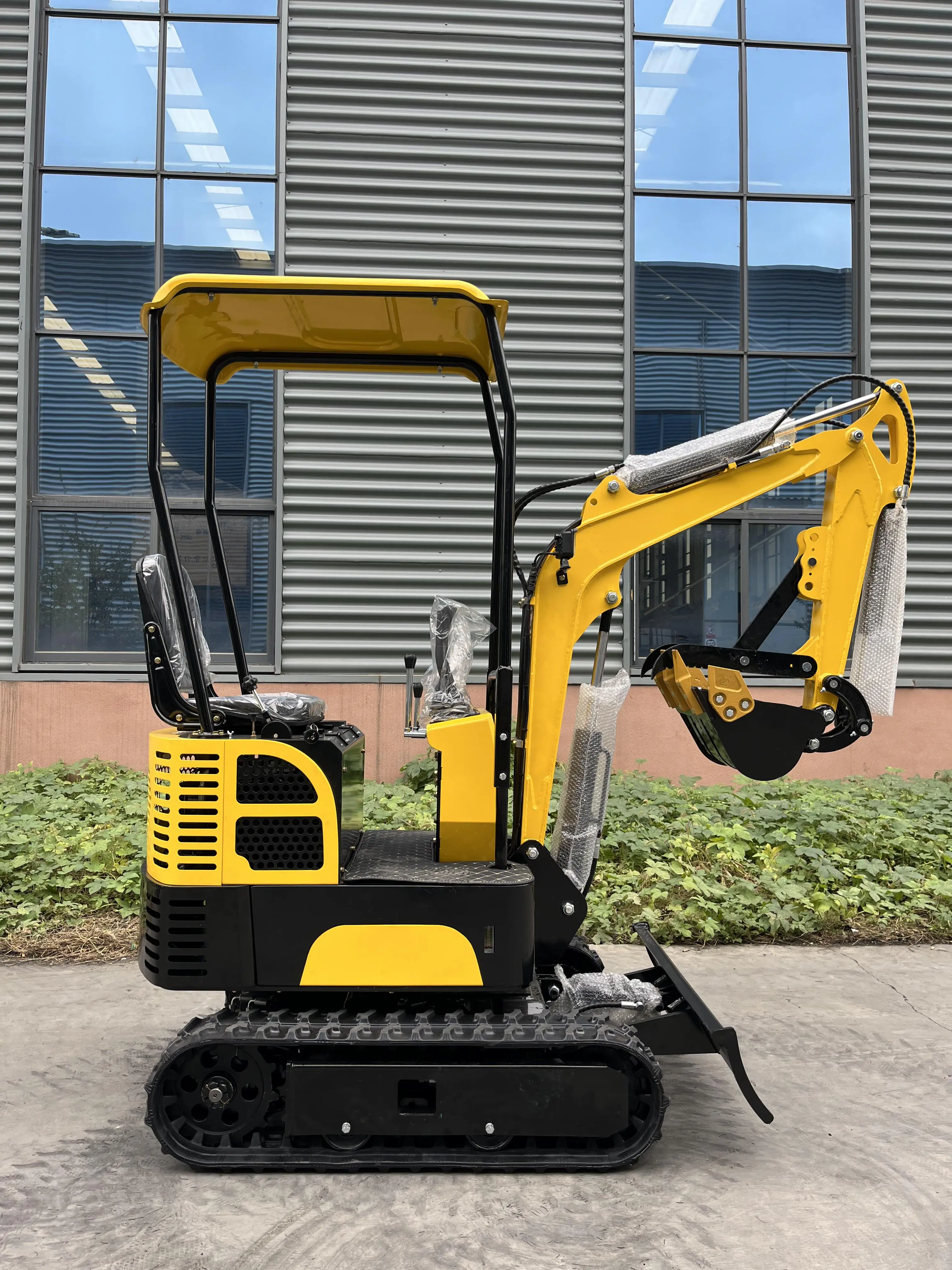 Mini excavator HT15 1.5 ton mini excavator cheap small excavator oem odm good quality 3.5 Ton Supplier Crawler EPA Euro engine