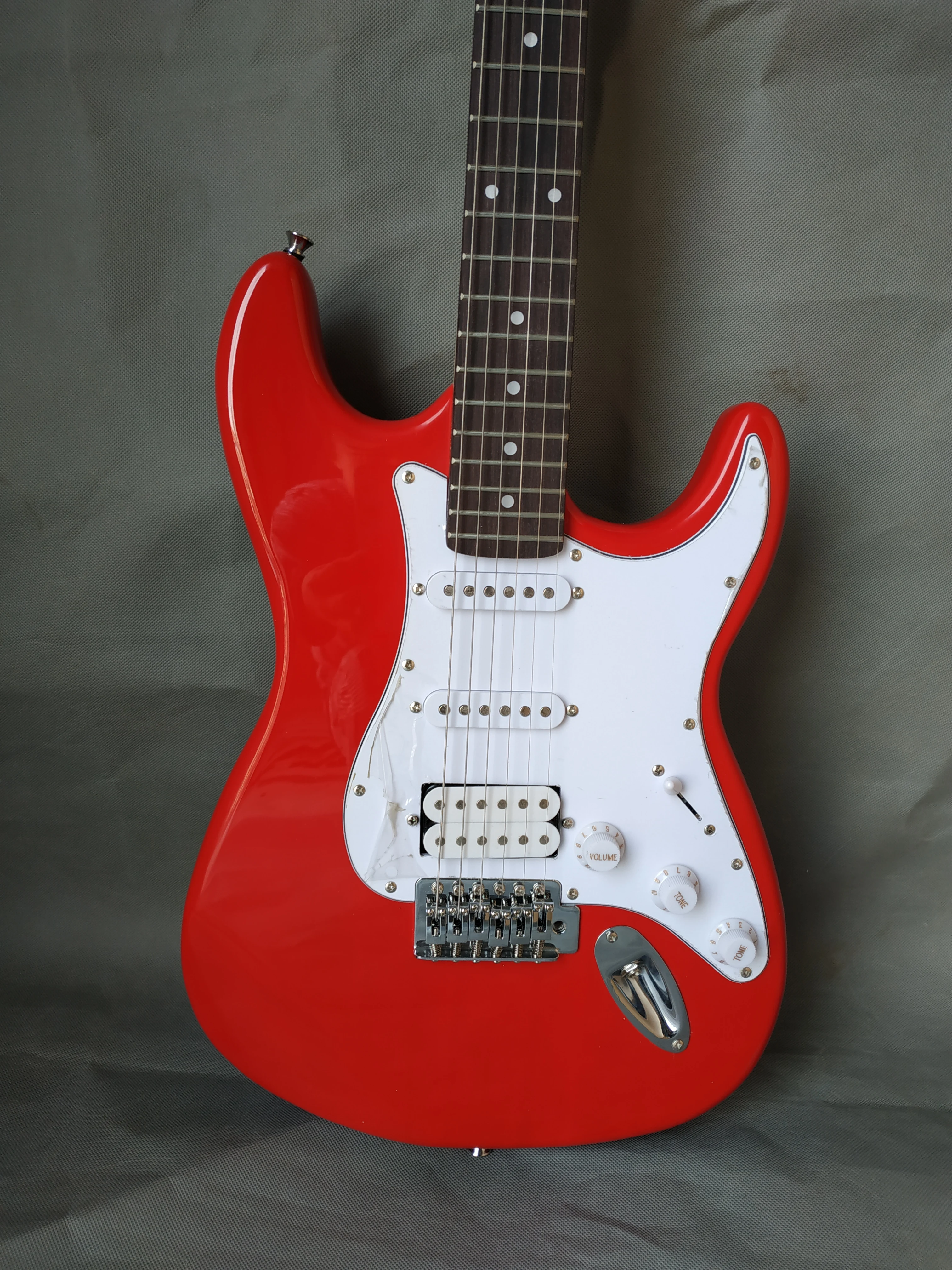 SSH Pickup ST Electric Guitar Basswood Body 22 Frets 6 String Rosewood Fingerboard Beginner Guitar