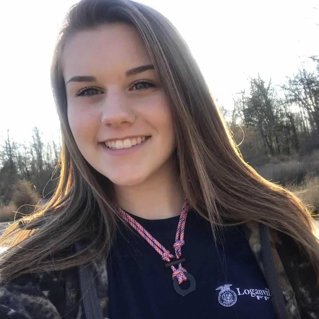 Fire Starter Necklace Survival Paracord Necklace with Flint and Steel Bushcraft Necklace for Camping, Hiking and Backpacking