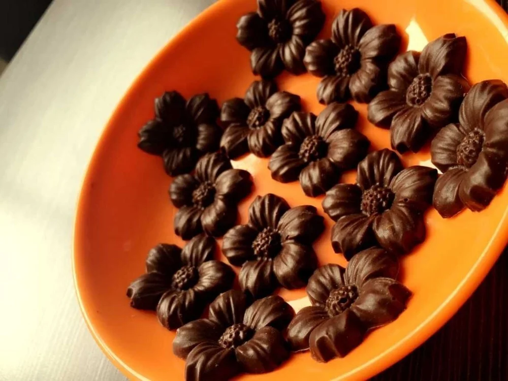 Q111-510 Chocolate making Machine/fully Automatic one-shot Chocolate Moulding Machine/filling Chocolate