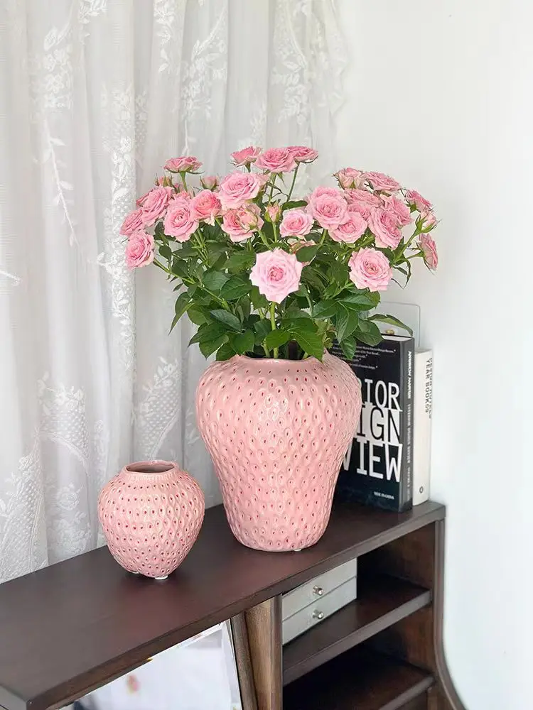 Customized Modern Minimalist Ceramic Vase in Strawberry Pink for Home and Hotel Wedding Decorations