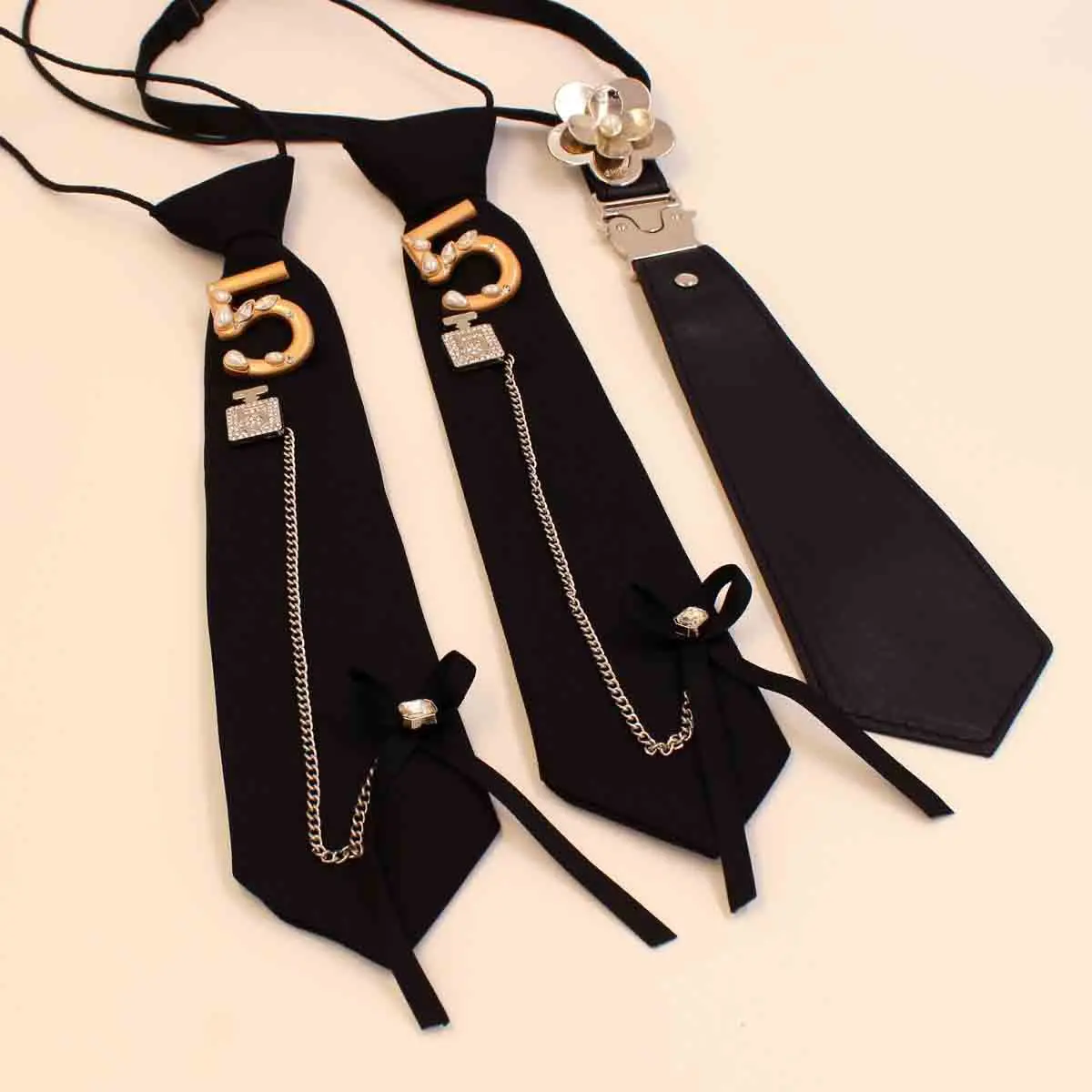 Женский галстук с жемчугом