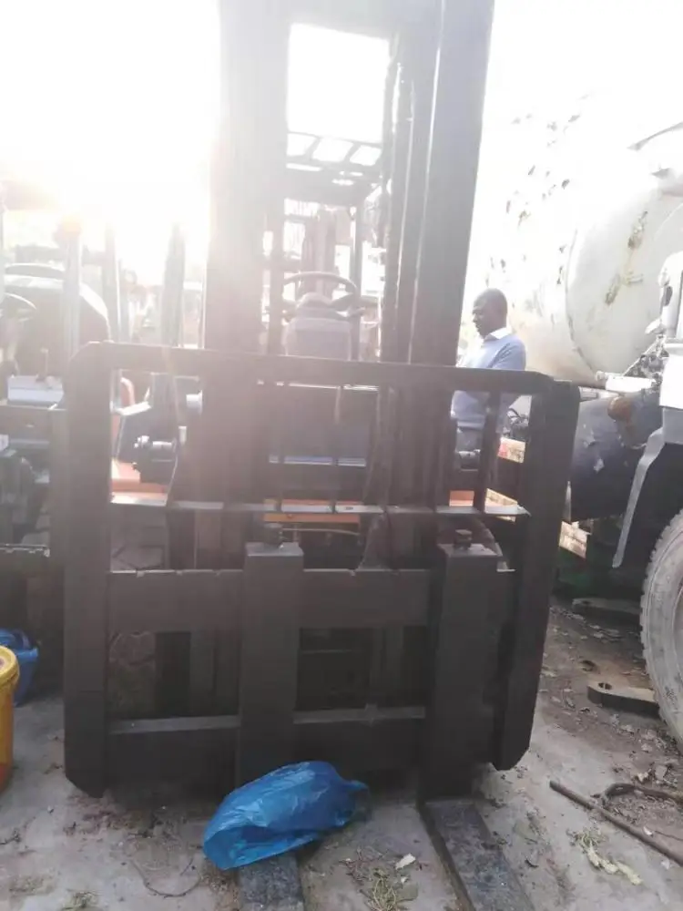 Подержанный вилочный погрузчик Toyota FD50 с великолепным рабочим состоянием, лидер продаж