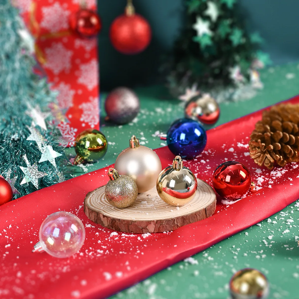 Christmas Gift Box Contains 24 Pcs 4cm 6cm 8cm Balls Matte Balls Hollow Decor Tree Decoration Christmas Ball