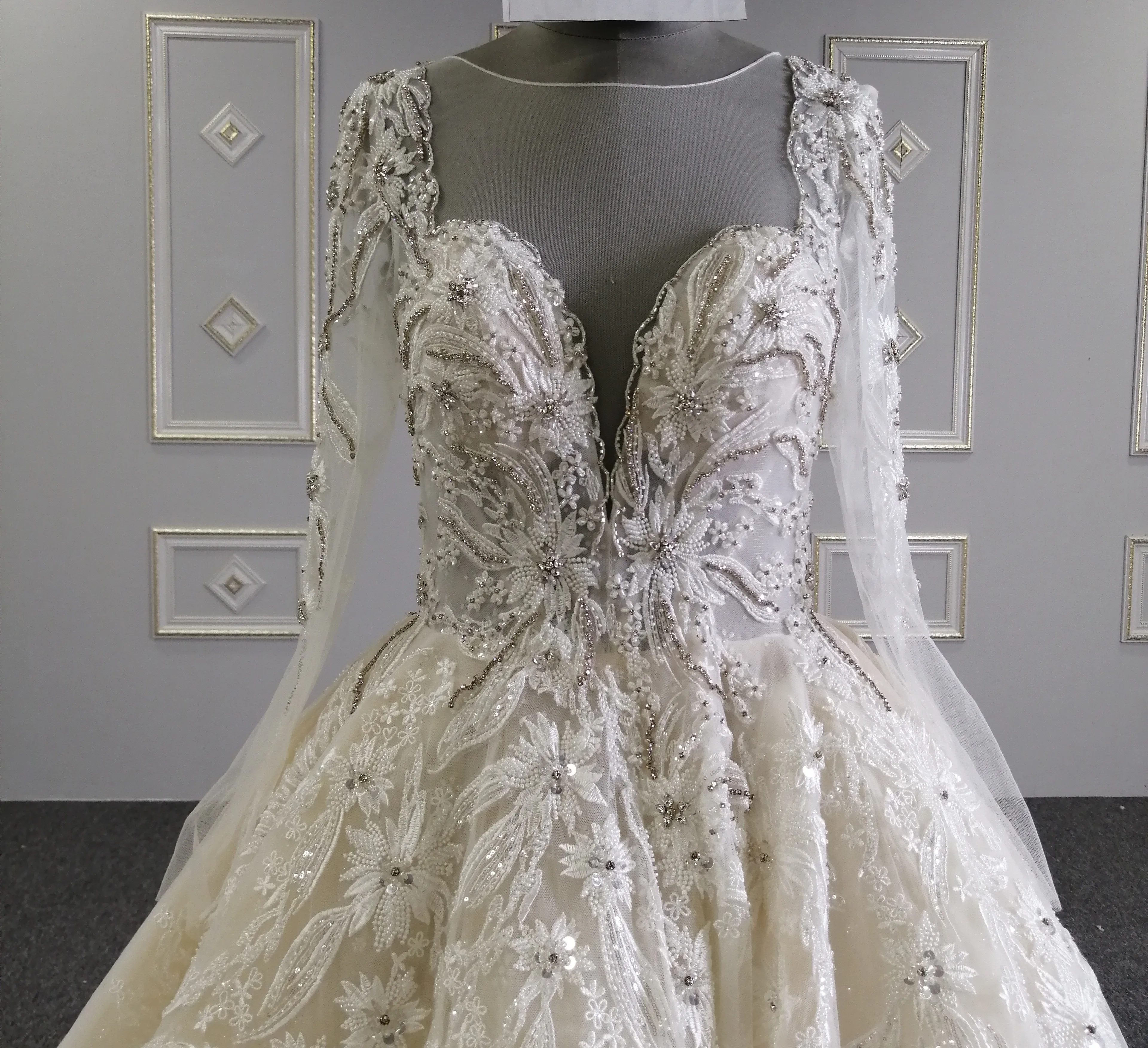 Latest Design Luxury Champagne Bride Gown 2019 Royal Train Lace Appliques Beaded Wedding Dress