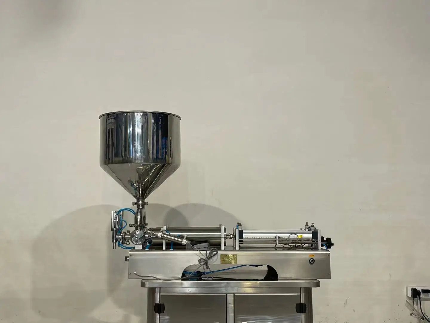 Water bottle filling machine or production line