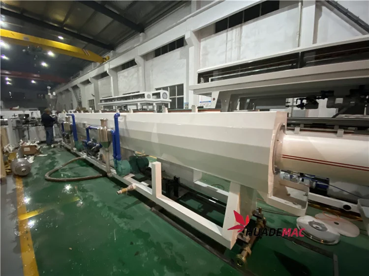 Экструзионное вспомогательное оборудование для экструзии труб HDPE PVC PPR IPS PPH вакуумный калибровочный резервуар с резервуаром для водяного охлаждения