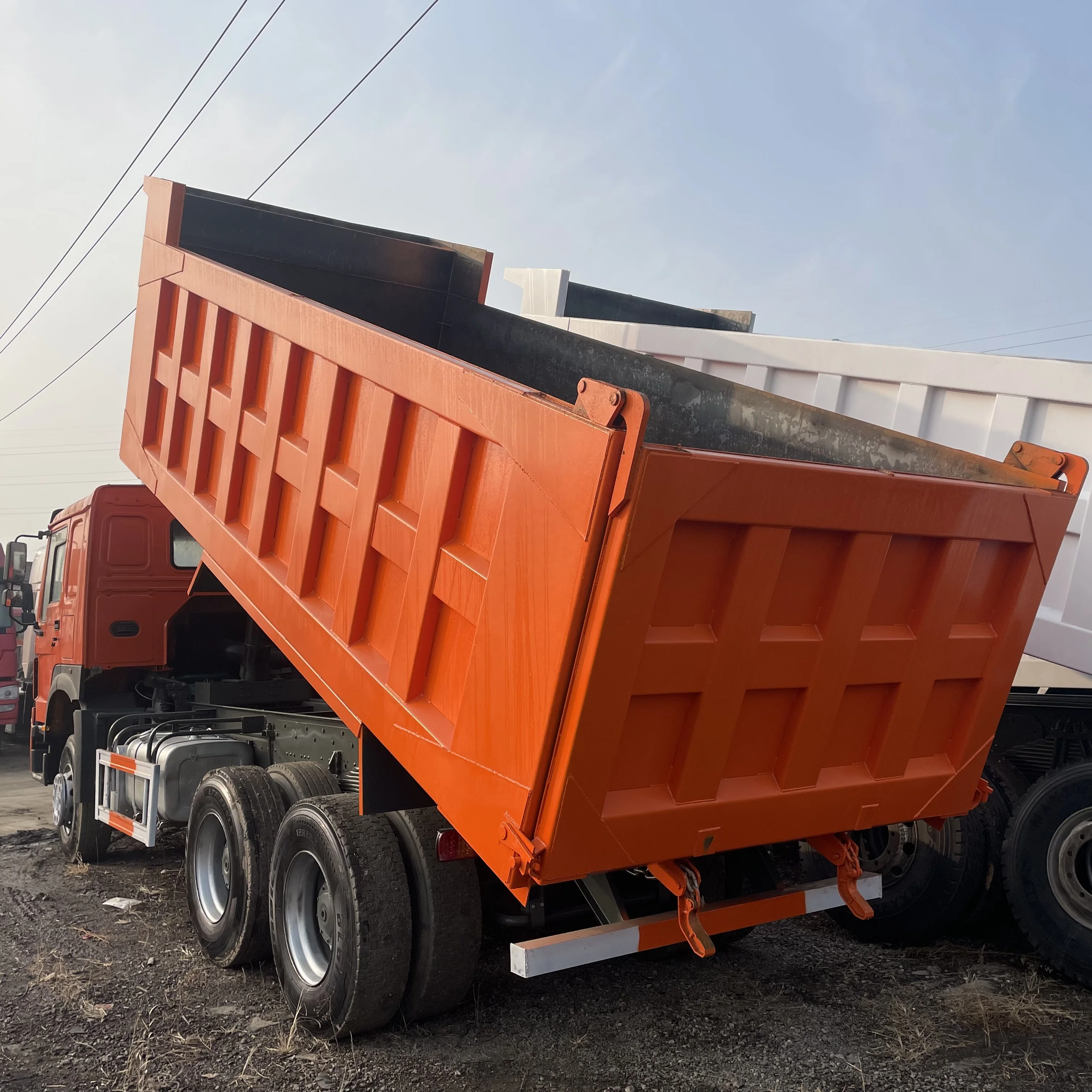 Lowest Price Exporting Used Howo Sinotruck Conplete Truck 6X4 20 Cubic Heavy Duty Transport Mine Dump dfm Truck for Senegal