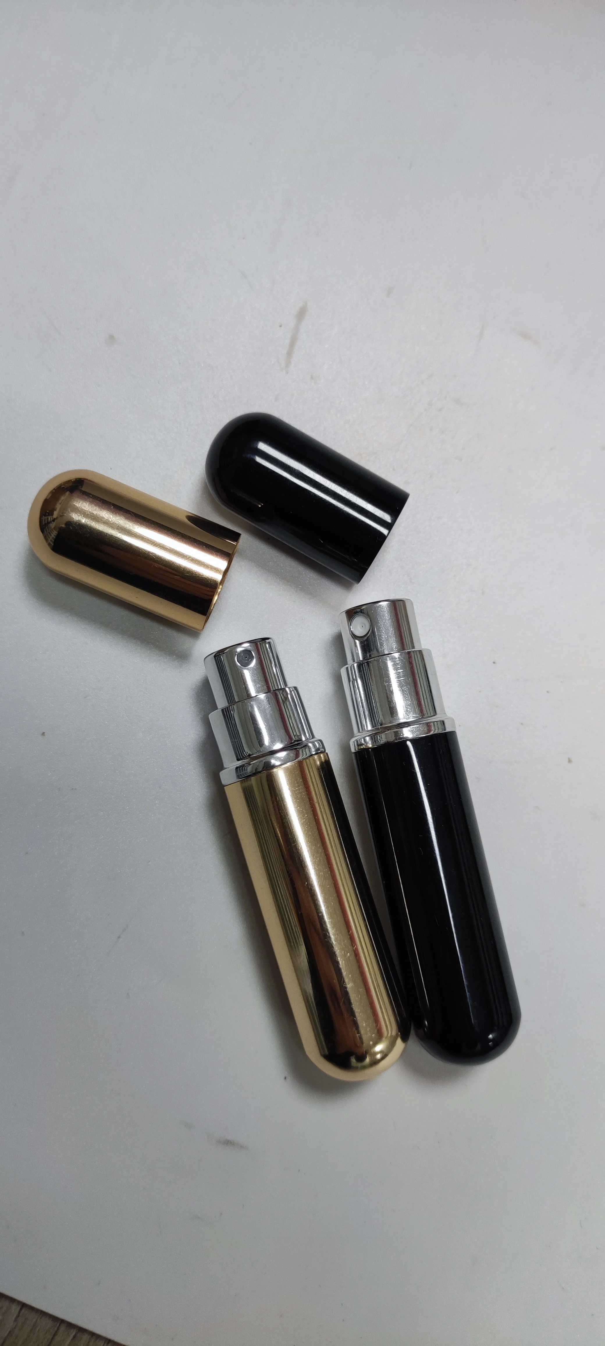 Colorful Portable 5ml perfume bottle with shell and inner bottle mixed color refillable perfume bottle