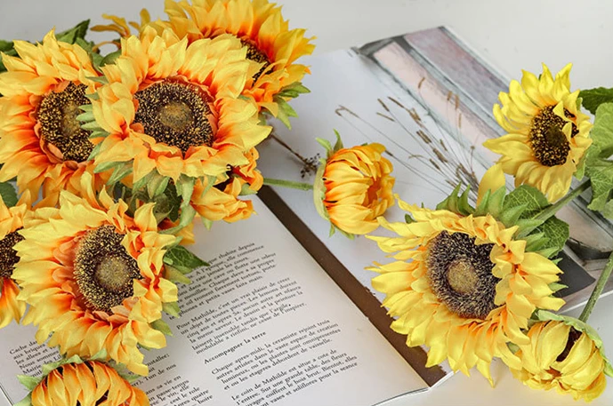 Artificial Sunflowers Single Stem Yellow Silk Flower Bouquet Artificial Sunflowers For Indoor and Outdoors Decor