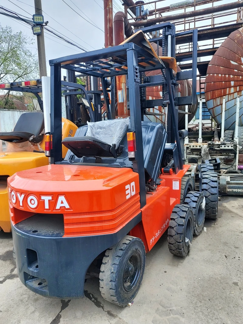 TOYOTA 30 Used Forklift TOYOTA 25 Used Forklift mini good condition 3ton small TOYOTA30 japan original used TOYOTA30 forklift