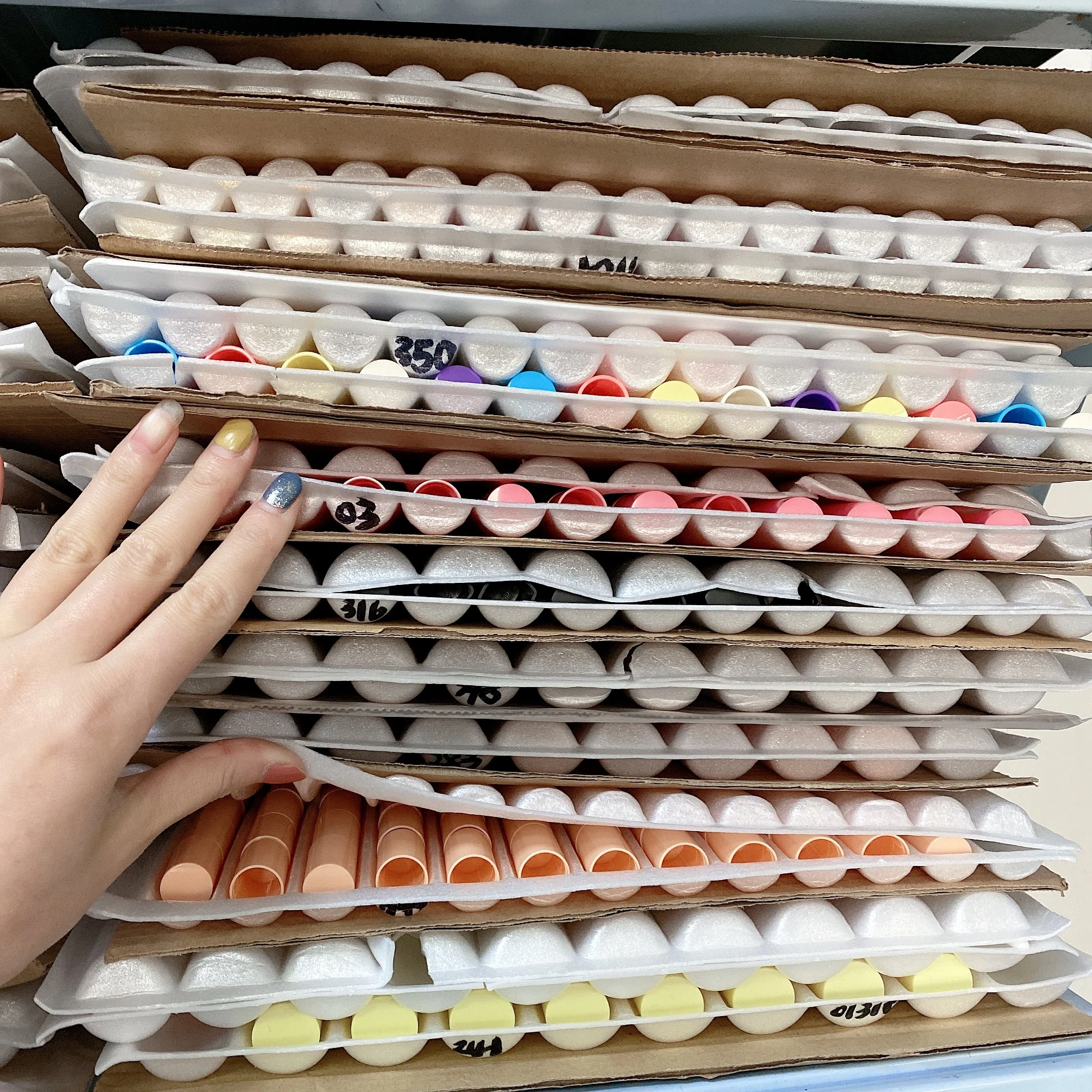 Unique Lip Gloss Squeeze Tubes Portable Uv Light Black With PinkCap