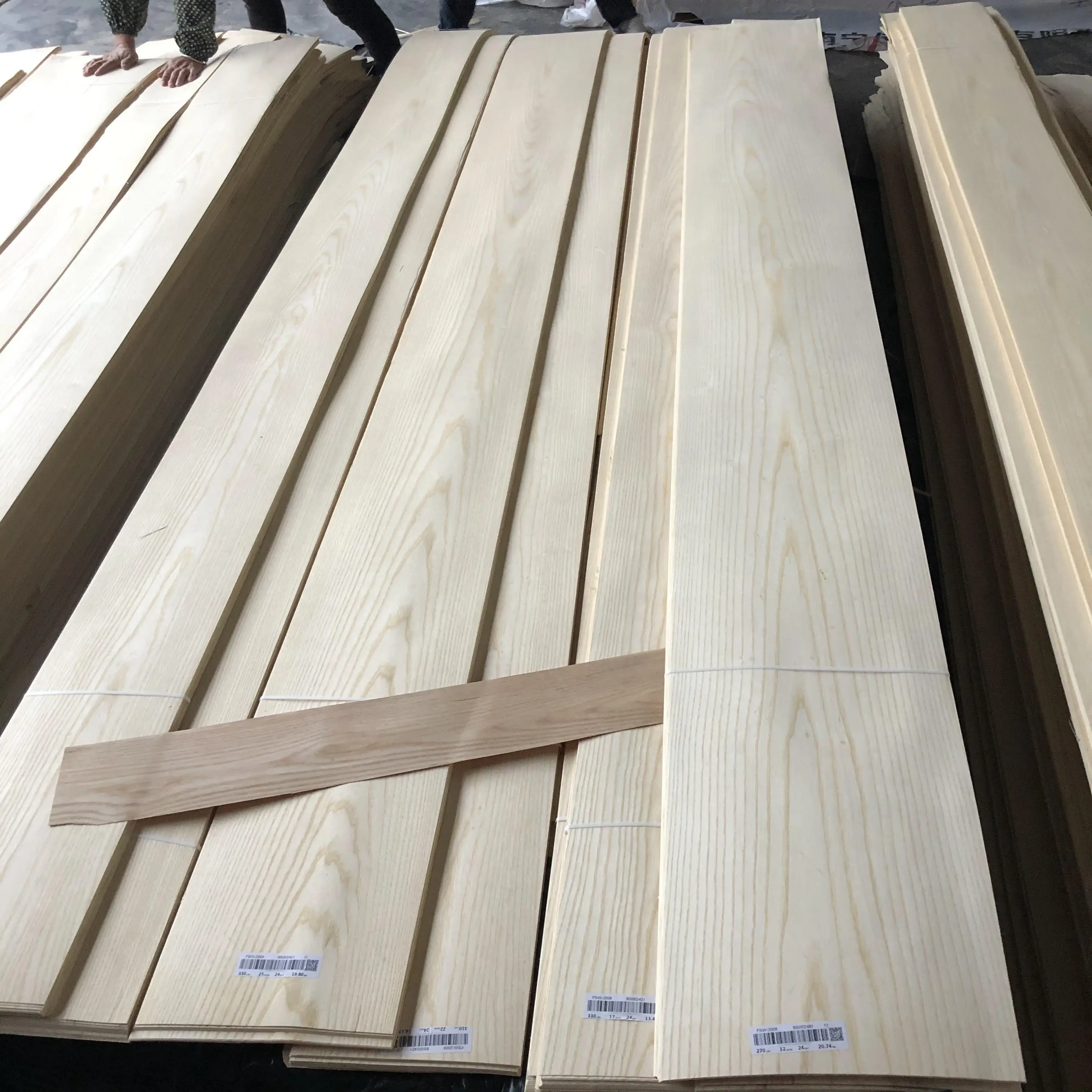 Wholesale A/AA Natural White Ash Wood Veneer0.45mm Mountain Grain Ash Veneer Sheets with Free Samples