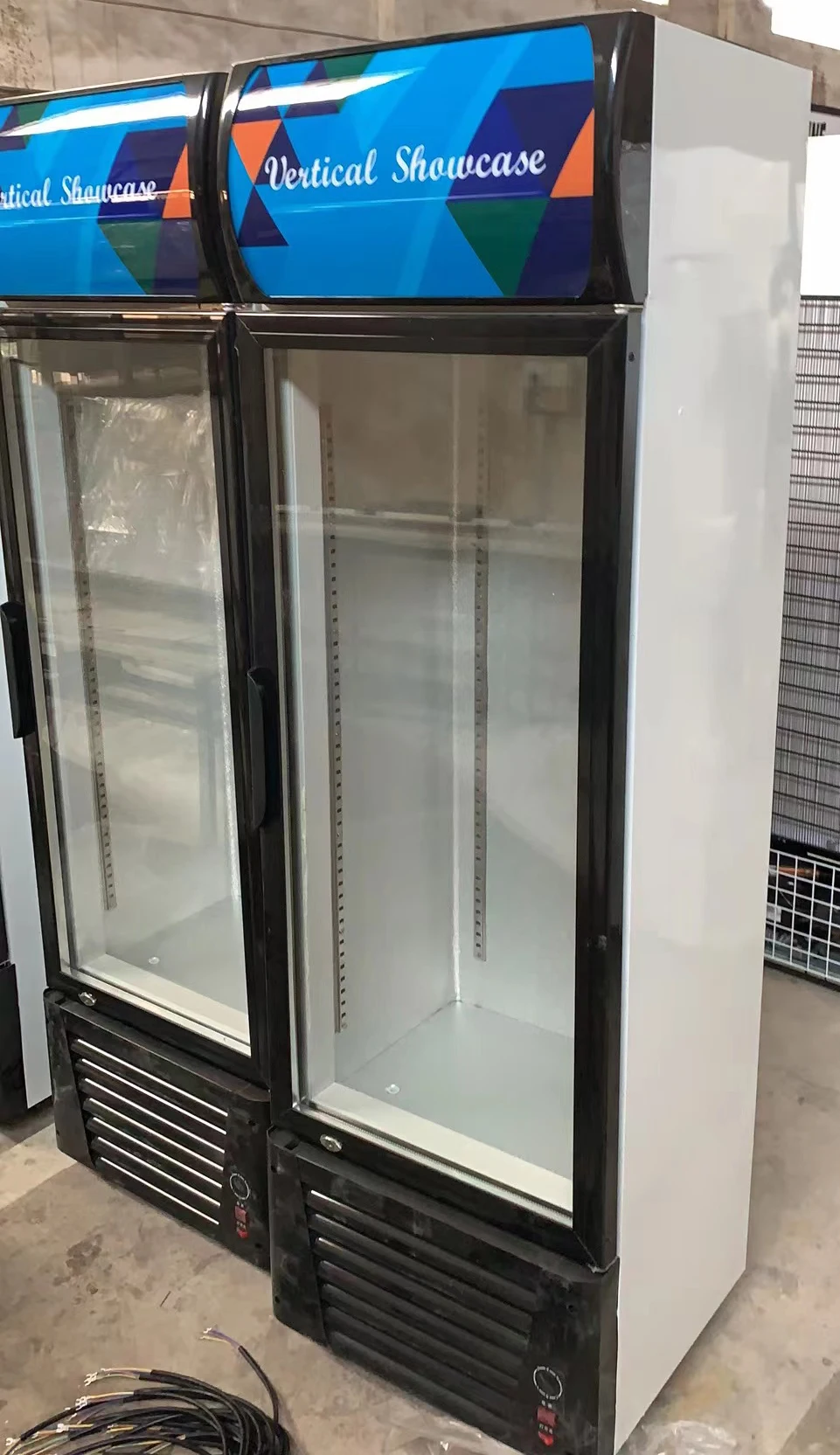 Single Glass Door Commercial High Volume Beverage Display Fridge Vertical Refrigeration Equipment 420L Direct-cooling No Frost