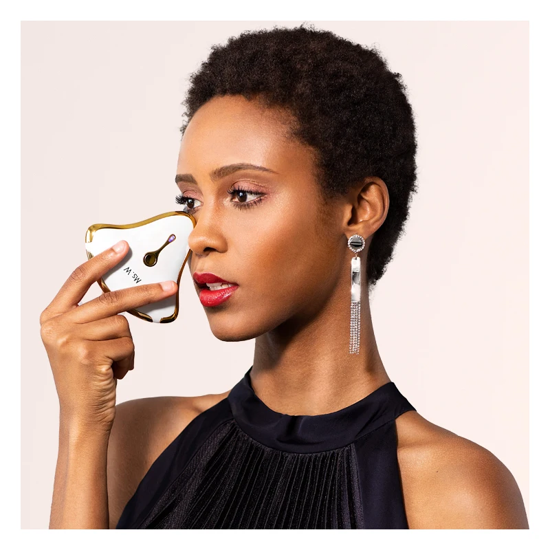 Продукт Электрический перезаряжаемый лифтинг для лица 4D микротоковый массажный ролик массажа тела против старения морщин