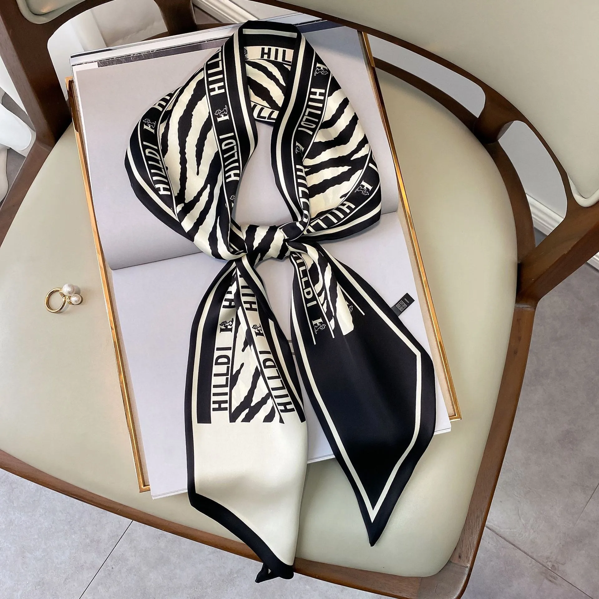 Scarf Supplier Retro Twill Silk Scarf Fashion Head Brand Decorative Head Tie Scarf