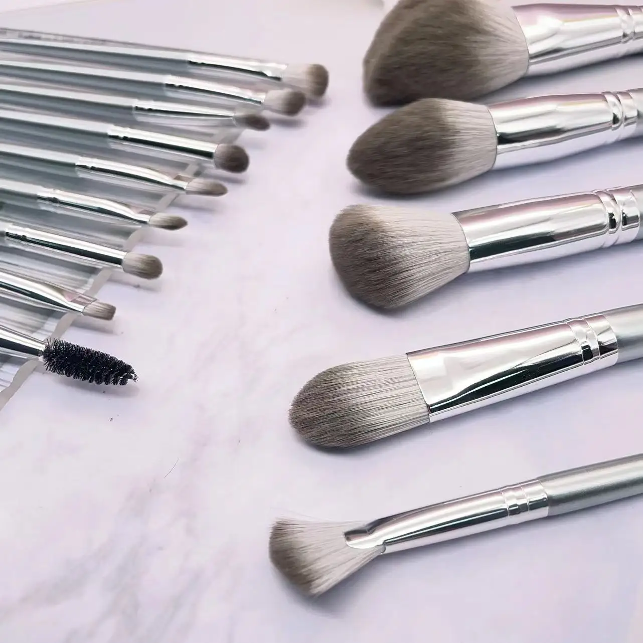 YRX Set High Quality Fiber Hair Eco Friendly Wooden Handle Powder Brush Foundation Brushes Luxury Makeup Brush