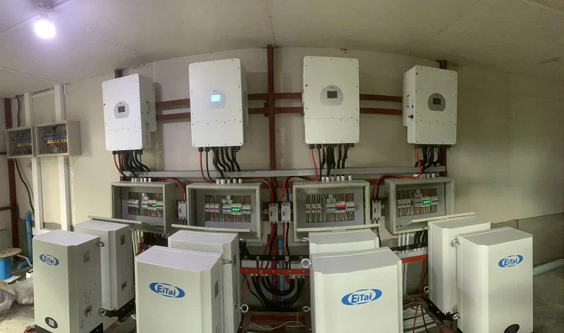 DEYE Good Quality SUN-30K-SG01HP3-EU-BM3 20kW 30kW 40kW 50kW Three Phase High Voltage Hybrid Solar Inverter With Certificated