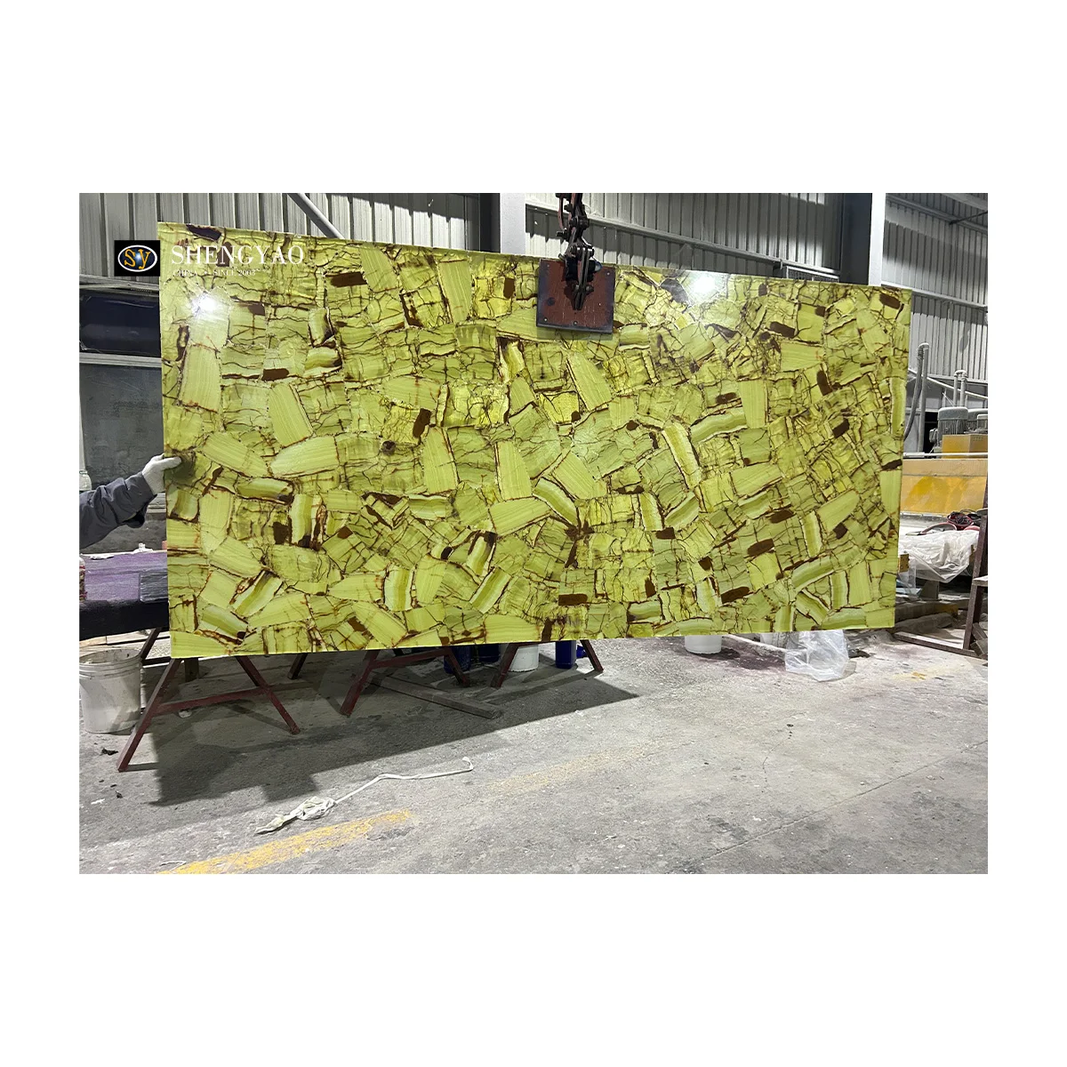 Backlit Natural Onyx Crystal Agate Green Translucent Stone Flooring Tiles For Bar Restaurant