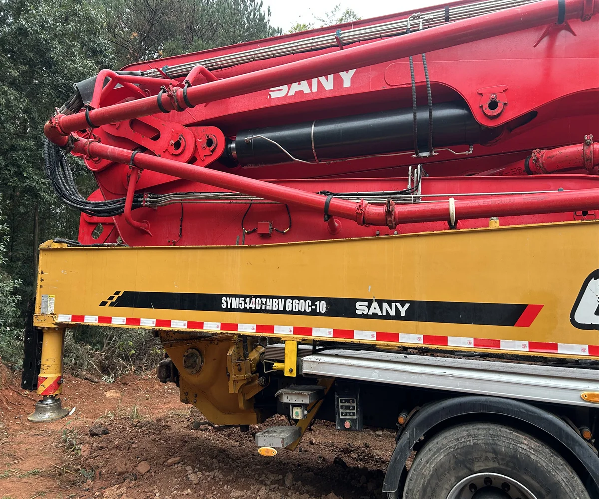 SANY Zoomlion 36m 46m 38m 42m 52m 56m 66M concrete pump trucks benzz VOL chassis used cement pump truck 66M
